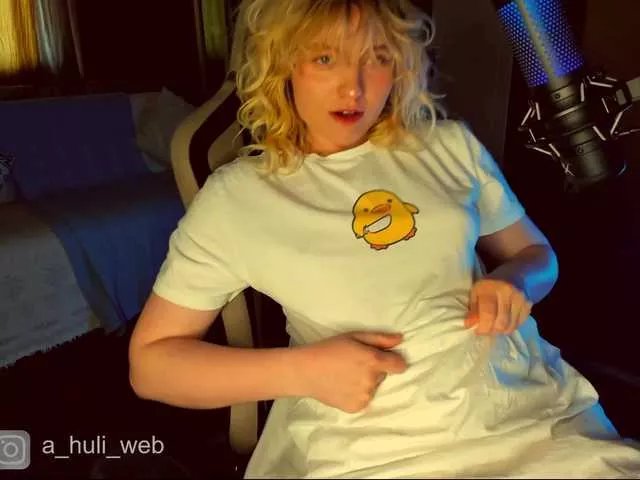 Offline A-Huli on BongaCams