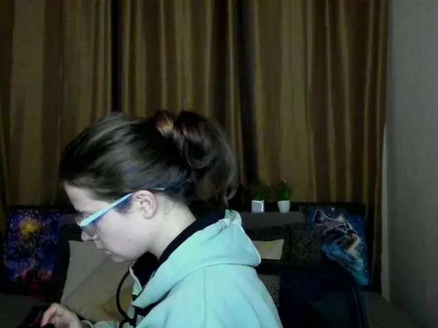 Offline Aliciafolow009 on BongaCams