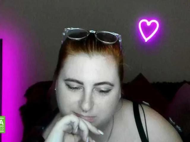 Freechat Aliciaredluv on BongaCams