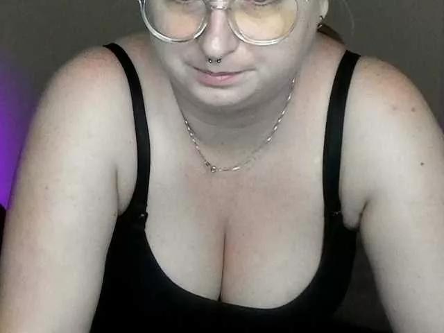 Freechat Aliciaredluv on BongaCams