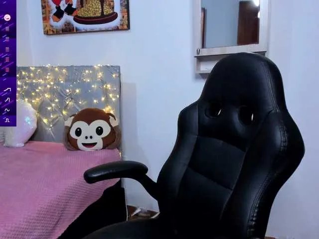 Offline angelaagomez on BongaCams