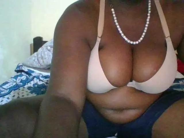 Freechat bigboobies2 on BongaCams