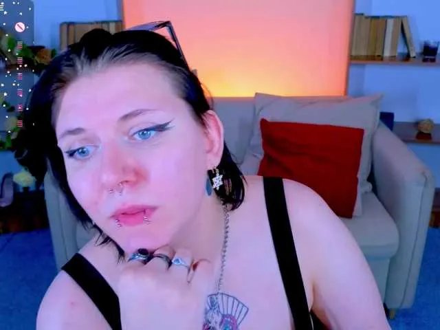 Freechat bluelunaray on BongaCams