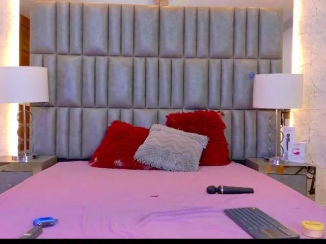 Offline CamileJohnston on BongaCams