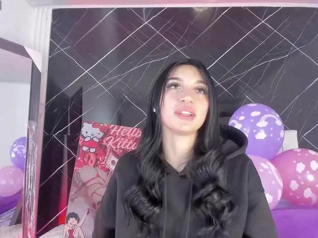 Offline candy-leila on BongaCams