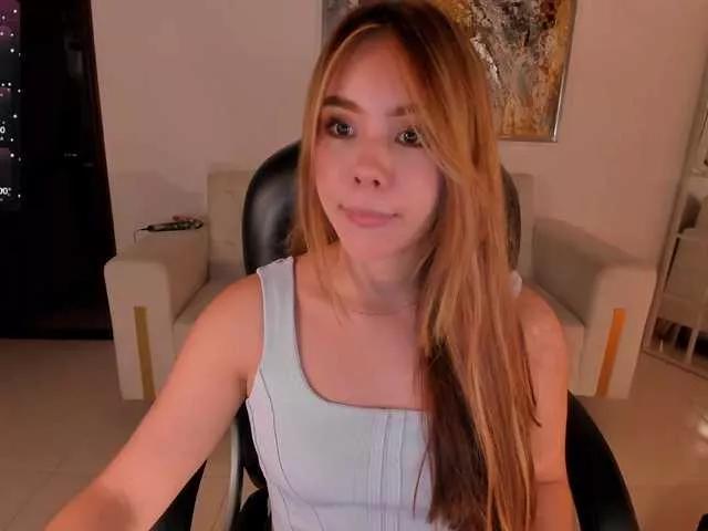 Offline CarolineGrace on BongaCams