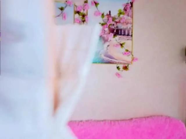 Offline CrimsonAura on BongaCams