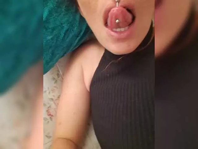 Offline CurlyHanna on BongaCams