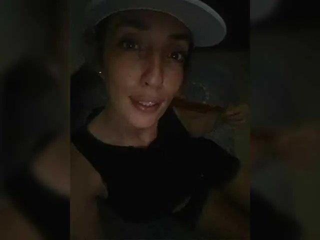 Offline CurlyHanna on BongaCams