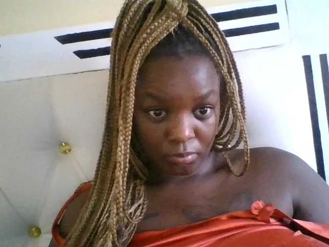 Offline curvedhurny on BongaCams