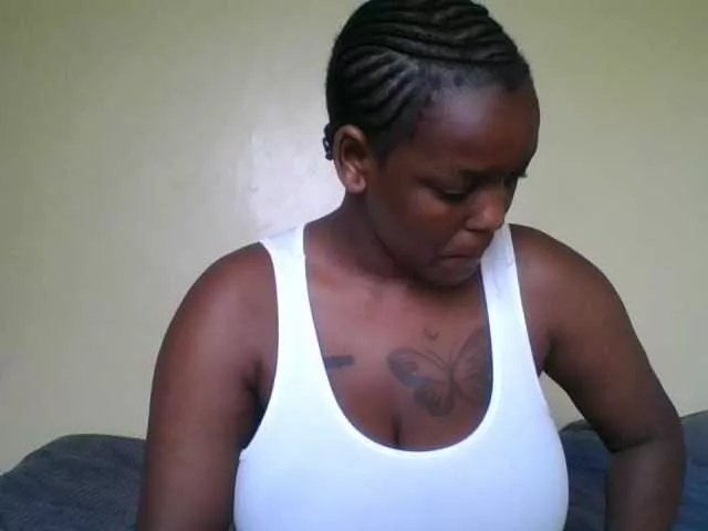 Offline curvedhurny on BongaCams