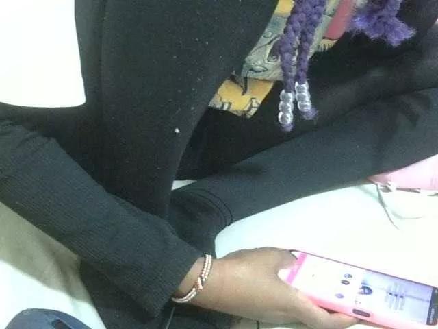 Offline Cuteavril on BongaCams