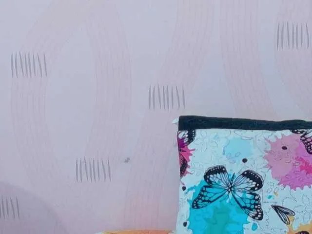 Offline cutepetitee on BongaCams