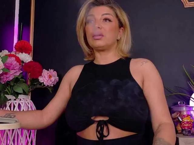 BongaCams DeeaDiamond1 is Freechat DeeaDiamond1 — The sound of tokens :D