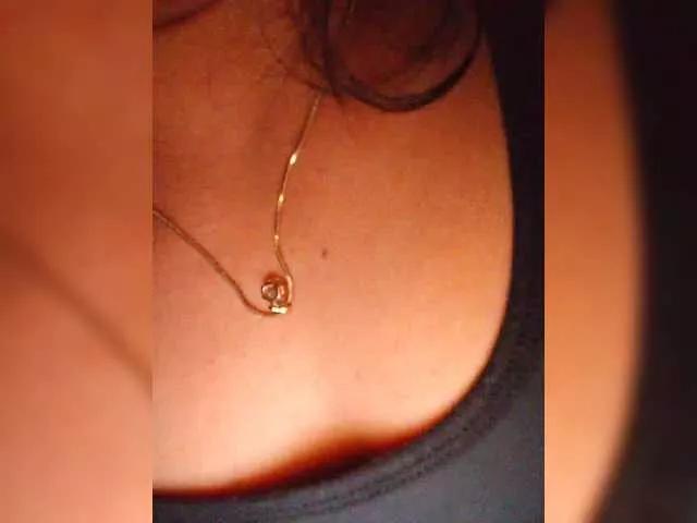 Freechat DiVona on BongaCams