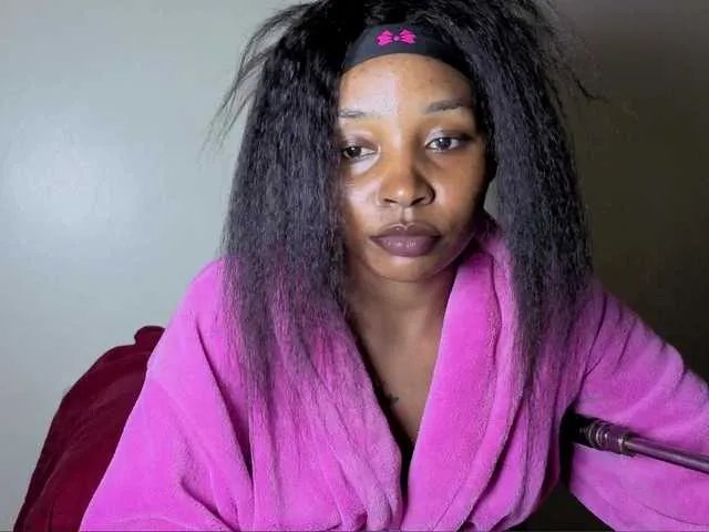 Offline Ebonycutelyn on BongaCams