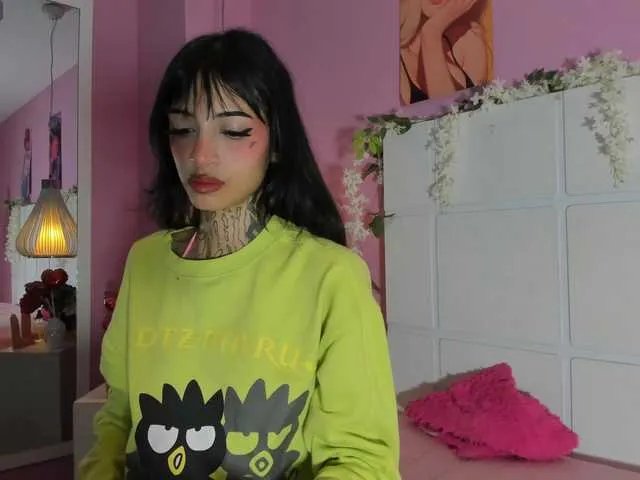 Offline EllieStewart on BongaCams