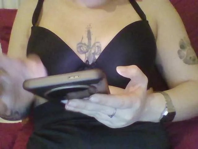 Offline Emaprincessa on BongaCams