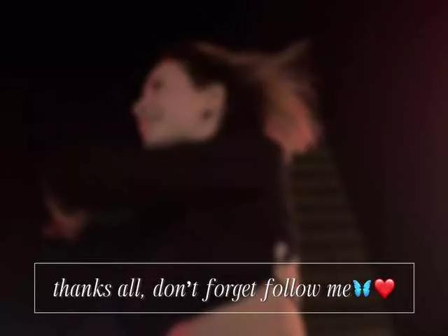 Offline emely1benz on BongaCams