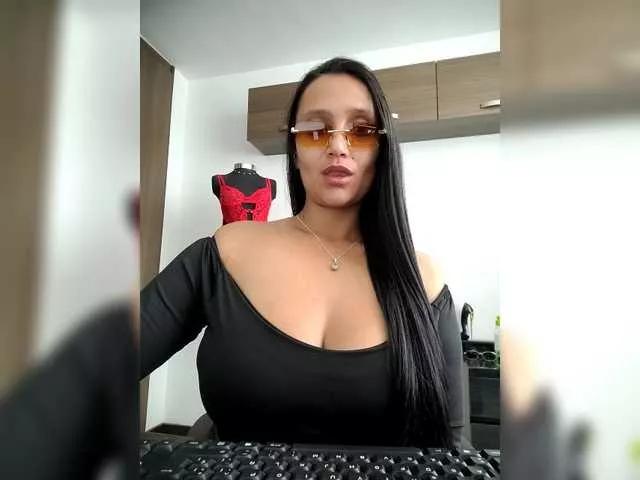 Offline Emeraldgem on BongaCams