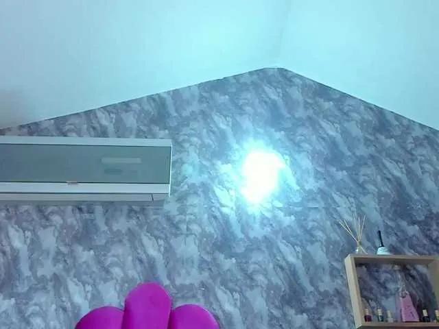 Freechat EMMAPARIS on BongaCams