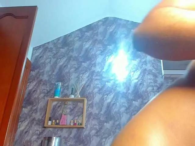 Freechat EMMAPARIS on BongaCams