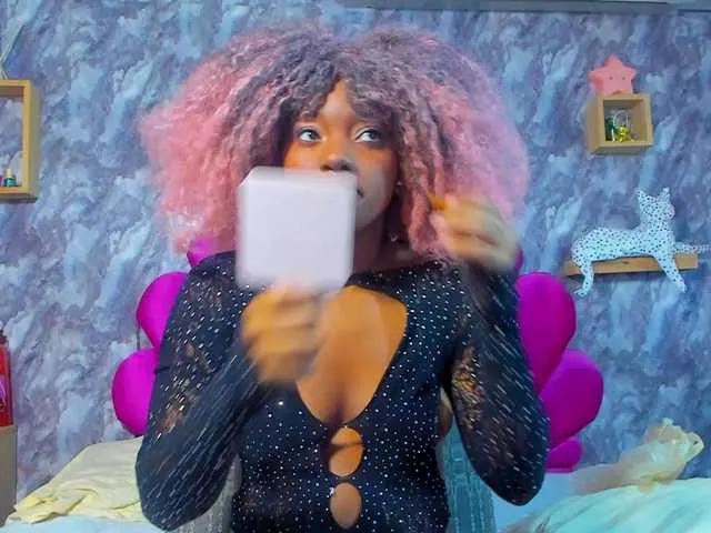 Freechat EMMAPARIS on BongaCams