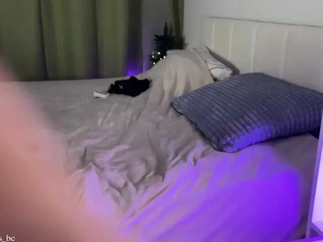 Freechat EmmSee on BongaCams