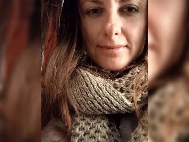 Freechat Erine9900 on BongaCams