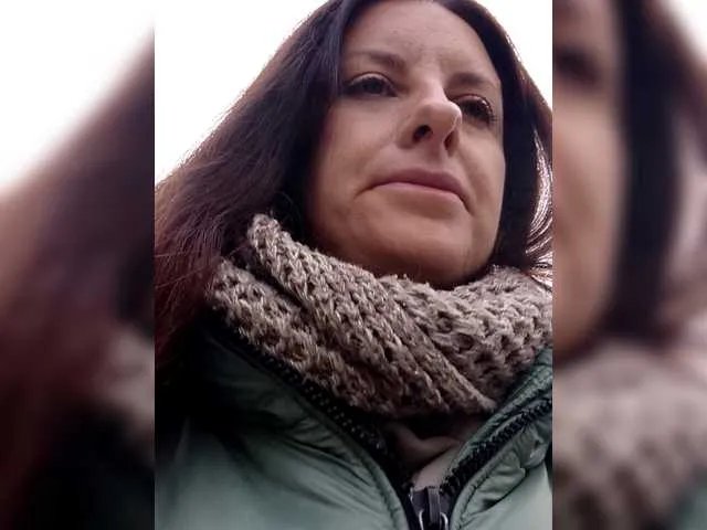 Freechat Erine9900 on BongaCams