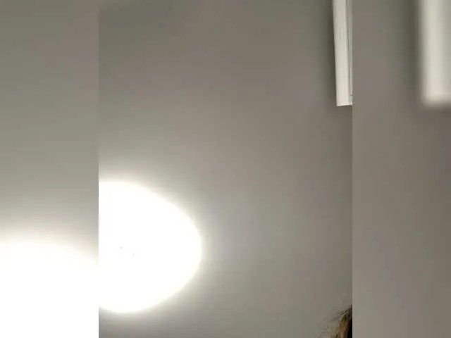 Offline FeeBee on BongaCams