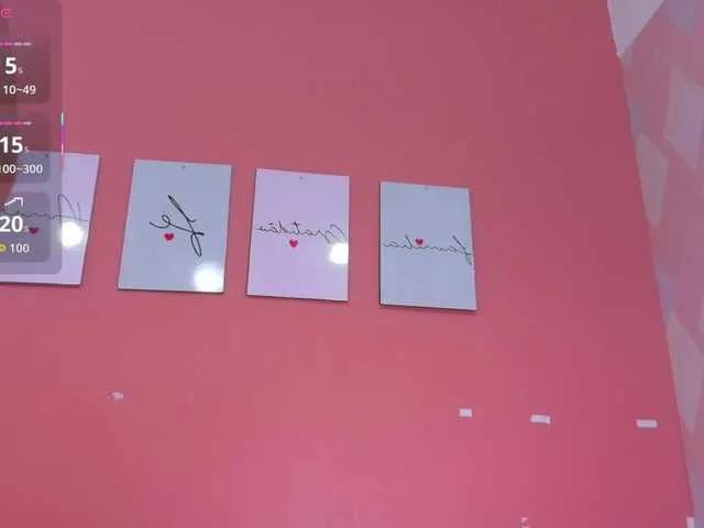 Offline friendsmom on BongaCams