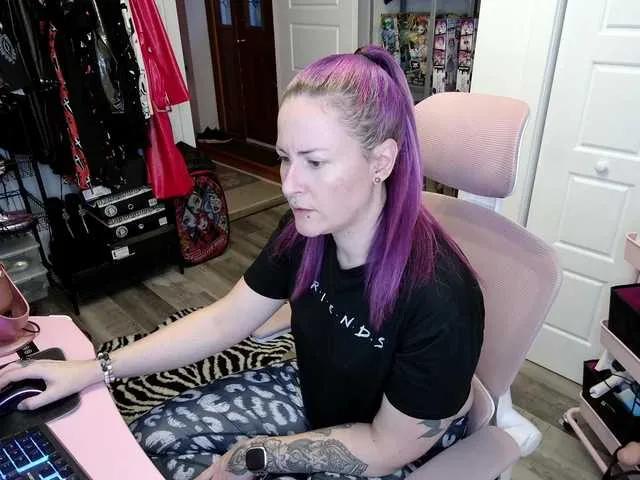 Offline gennyrock on BongaCams