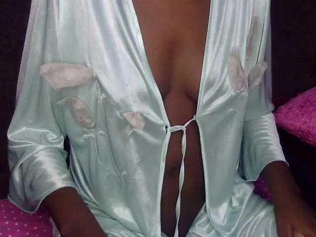 Freechat Gladwell on BongaCams