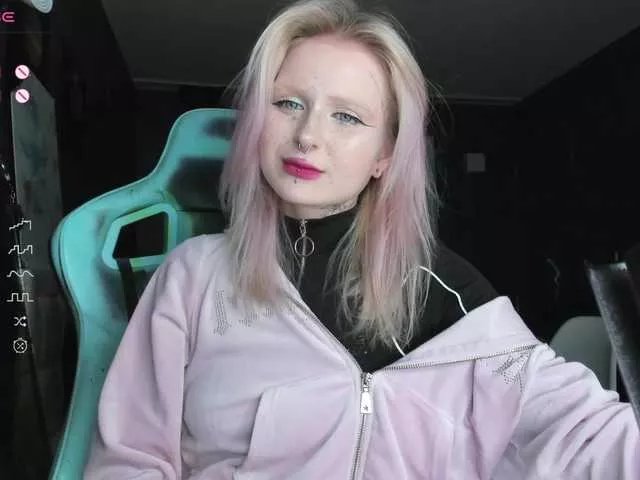 Offline goth-bimbo on BongaCams