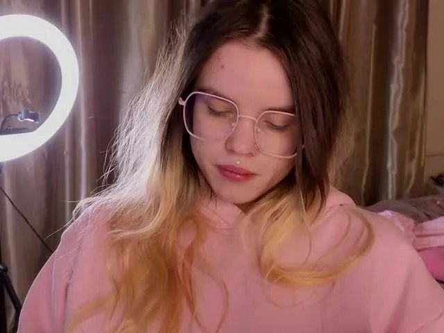 Offline HannaCristal on BongaCams