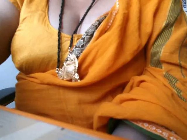 Offline hotpavitra on BongaCams