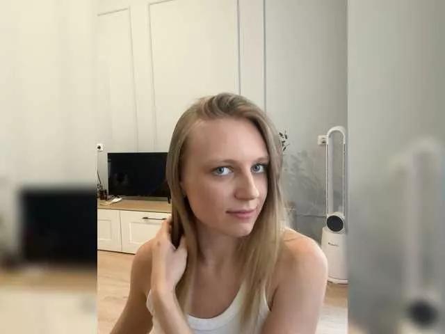 Freechat HotWillow on BongaCams