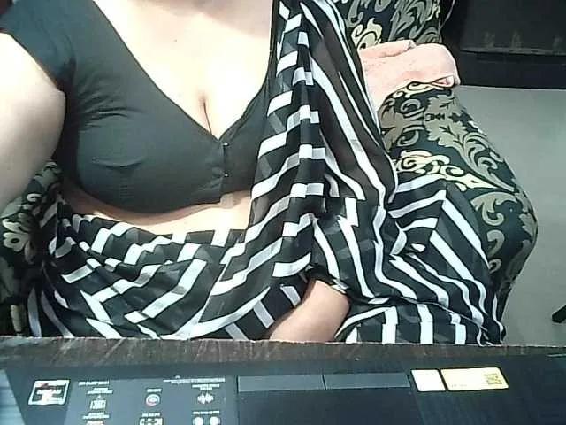 Indianbhabhimilf40's avatar