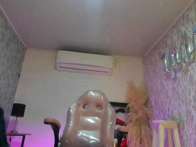 isabellaa23 — It makes me so wet to know that you're watching me while I touch my body, that you can describe your fantasies to me or what you desire when you look at my naked body.