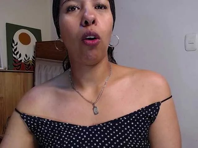 Offline Ivonne-collins33 on BongaCams