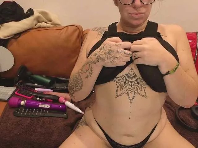 JadeStarUK on BongaCams