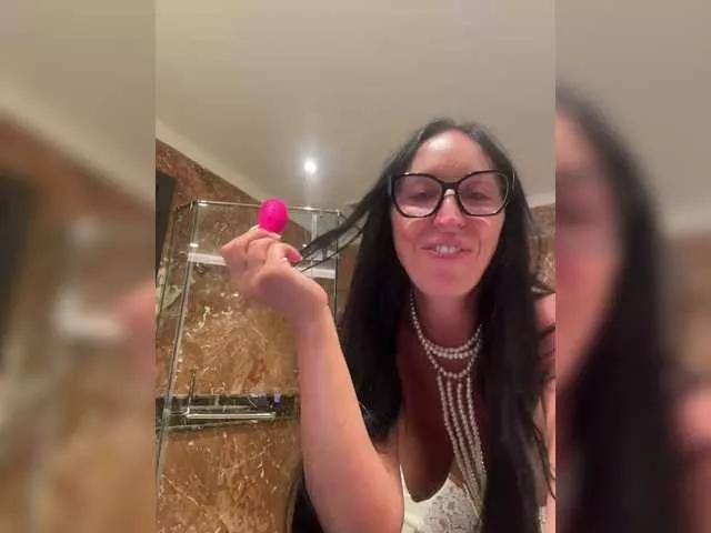 Offline Janochka666 on BongaCams