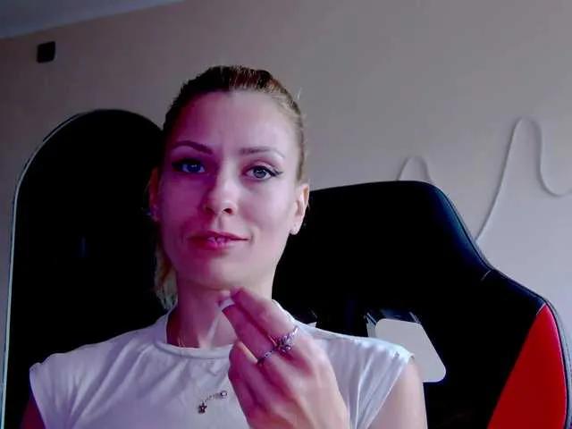Offline karo131324 on BongaCams