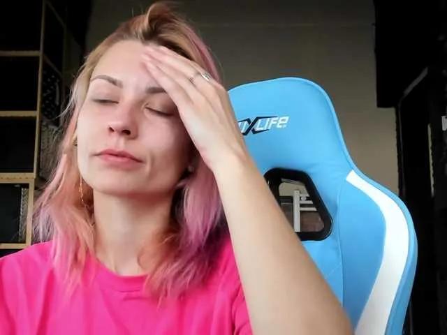 Offline karo131324 on BongaCams