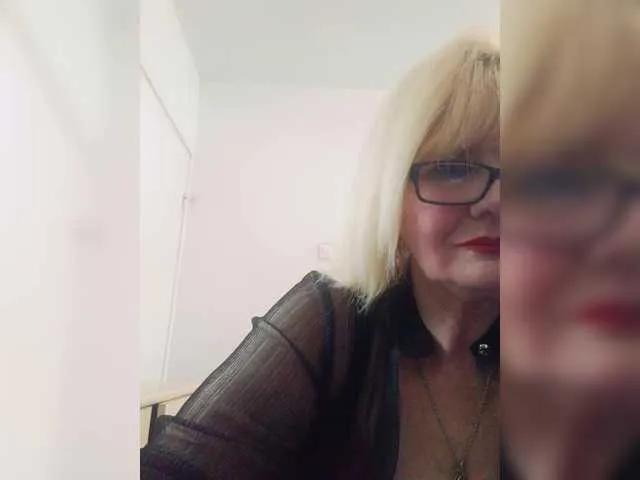 Freechat KASANDRABOLOSHKA on BongaCams