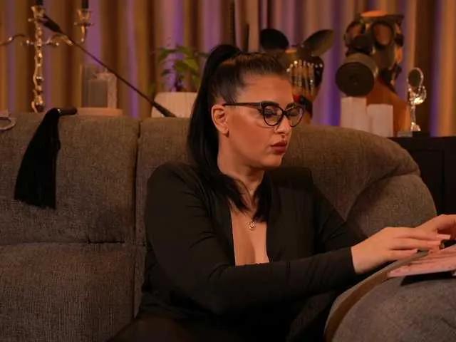 Offline KellyKent on BongaCams