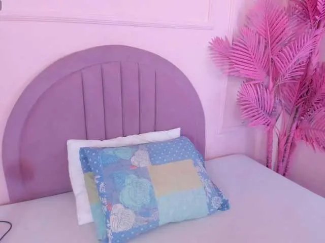 Offline Kendallbleer on BongaCams