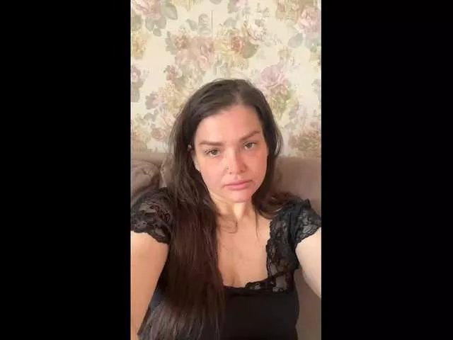 Offline KikiMilf84 on BongaCams