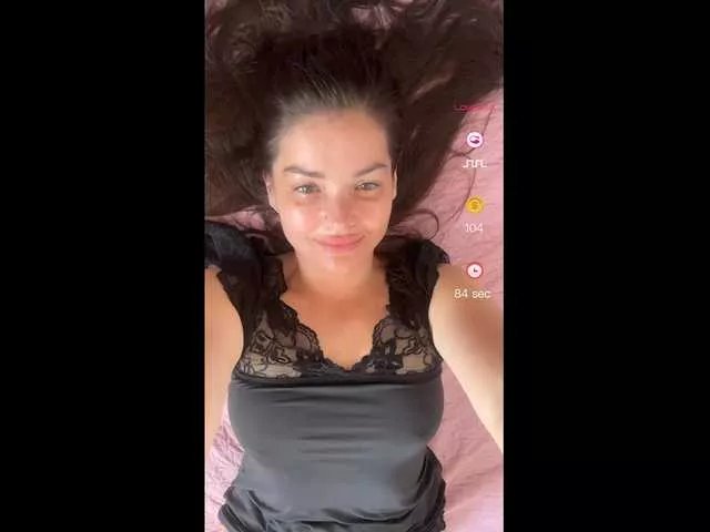 Offline KikiMilf84 on BongaCams